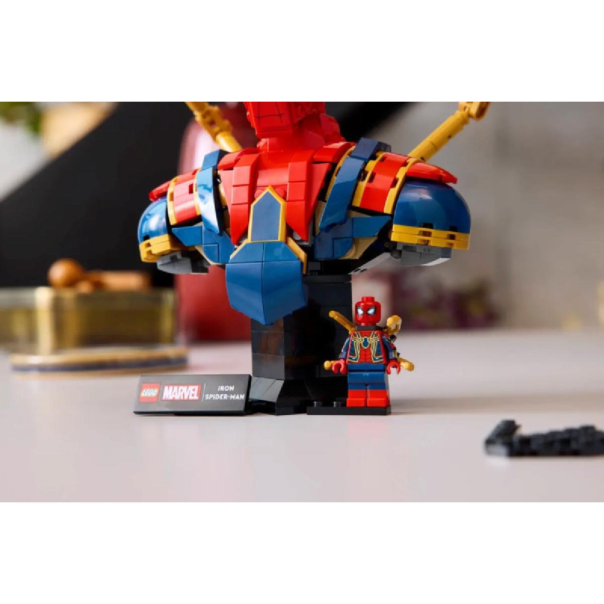 LEGO® Super Heroes Iron Spider-Man Bust (76326)
