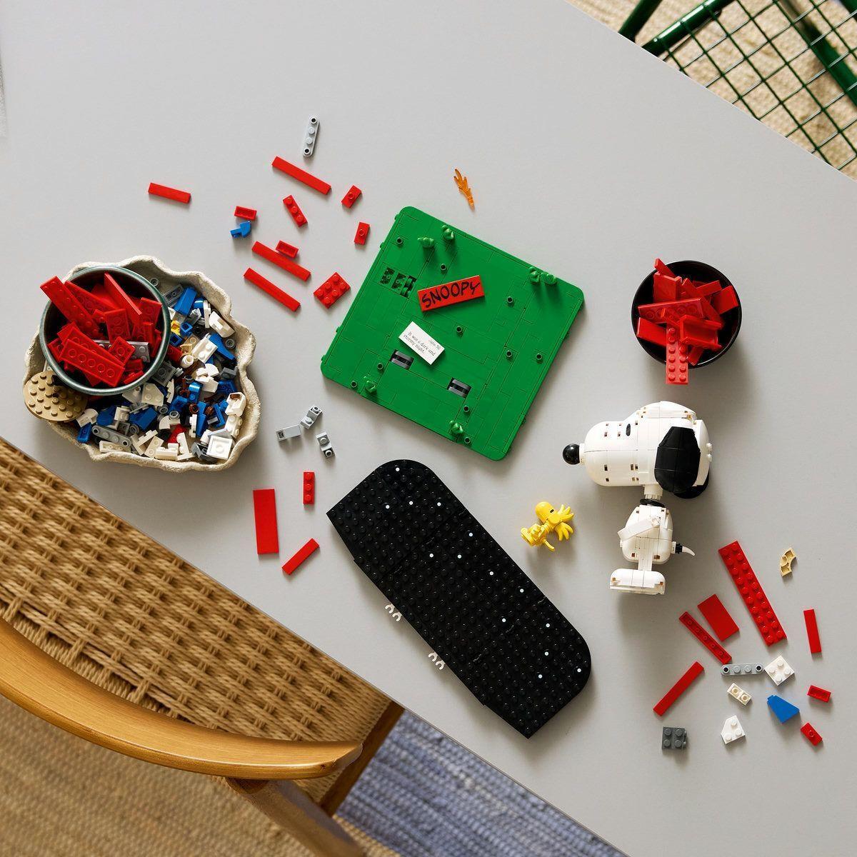 LEGO® Ideas Peanuts: Snoopy's Doghouse (21368) LEGO® Ideas Peanuts: Snoopy's Doghouse (21368)