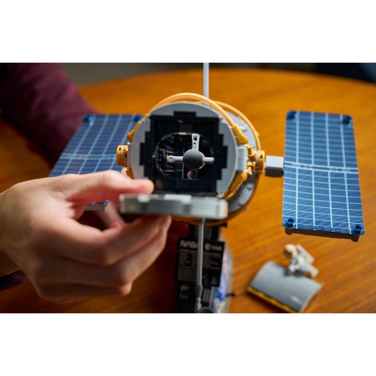 LEGO® Icons Hubble Space Telescope (11382)