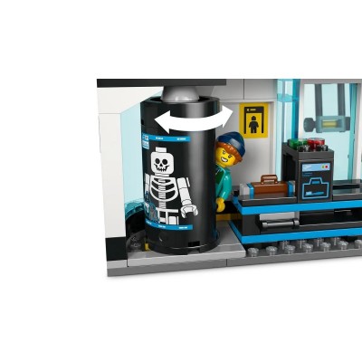 LEGO® City Airport With Airplane (60502)